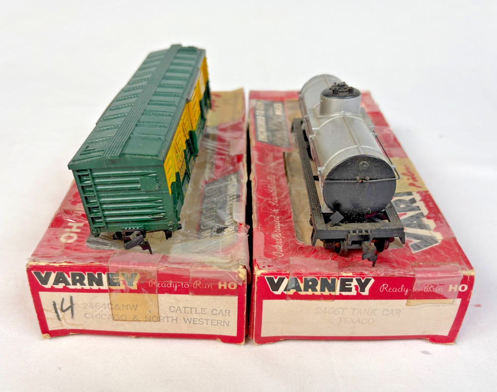 Very Rare Life-Like / Varney HO Scale Mobil 35' Single Dome Tank Car MOBX 1372